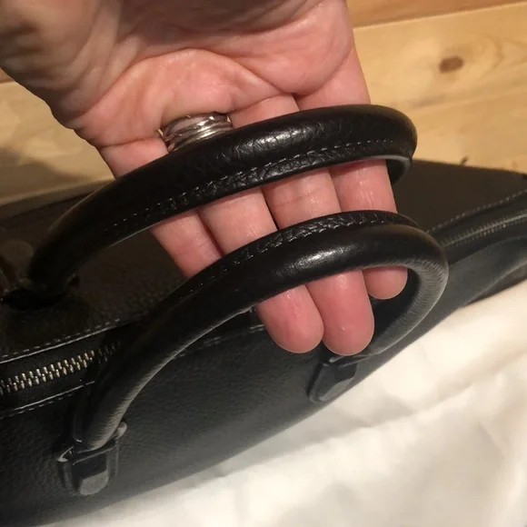 🛑SOLD🛑🖤Coach Black Turnlock Cara Satchel! - Picture 5 of 14